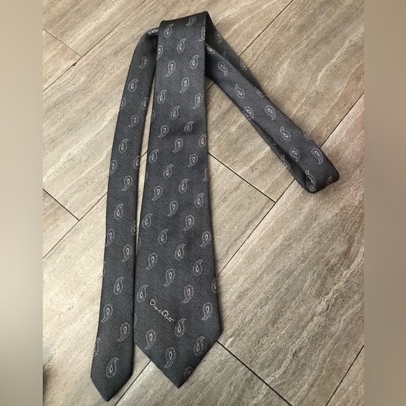 Oscar de la Renta Other - VTG Oscar De La Renta Designer 100% Silk Print Tie gray white